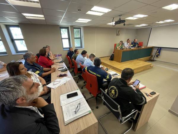 Συνεδρίαση Πολικής Προστασίας Καλαμάτας: Ανάγκη συνεργασίας για αντιμετώπιση πυρκαγιών