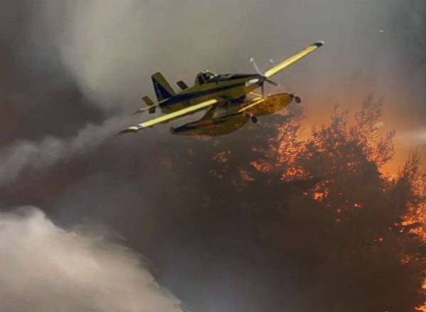 Ηλεία: Μεγάλη πυρκαγιά στα Άγναντα - Πλησιάζει στα σπίτια, απομακρύνονται οι κάτοικοι