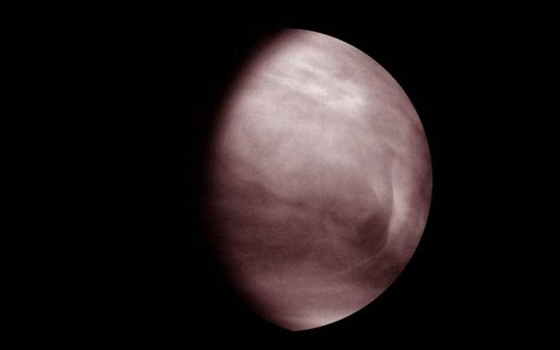 Αστρονόμοι έριξαν μια βαθύτερη ματιά στα μεσαία σύννεφα της Αφροδίτης