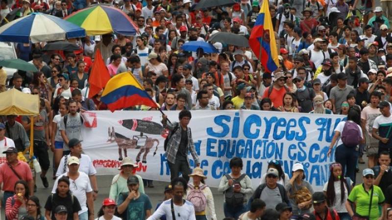 Κολομβία: Μαθητές και εκπαιδευτικοί διαδήλωσαν με αίτημα να ενισχυθεί η δημόσια παιδεία