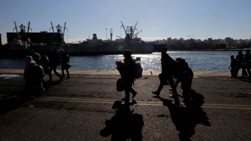 Στο λιμάνι του Πειραιά 367 μετανάστες και πρόσφυγες από τη Λέσβο