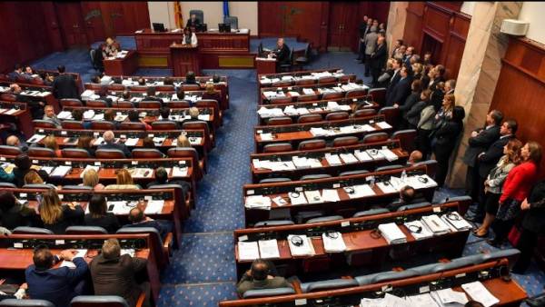 ΠΓΔΜ: Ξεκινούν οι διαδικασίες αναθεώρησης του Συντάγματος