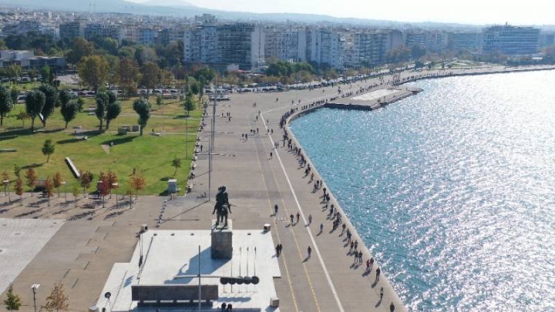 Θεσσαλονίκη: Ξεκίνησαν τα rapid test από το ΕΟΔΥ για τον κορονοϊό στη νέα παραλία