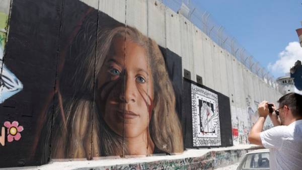 Ισραήλ: Αφέθηκαν ελεύθεροι δύο Ιταλοί που ζωγράφισαν γιγαντιαίο πορτρέτο της Άχεντ Ταμίμι