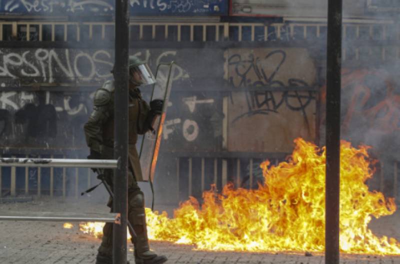 Χιλή: Νέα βίαια επεισόδια, λεηλασίες και εμπρησμοί στις συνεχιζόμενες κινητοποιήσεις