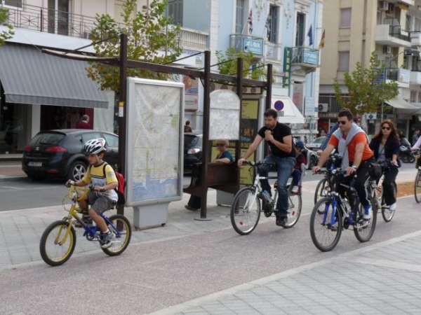 Μαύρη ποδηλατοδρομία στην Καλαμάτα (βίντεο)