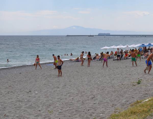 Ο Νίκας διαβεβαιώνει: Η θάλασσα της Καλαμάτας έχει πεντακάθαρα νερά 