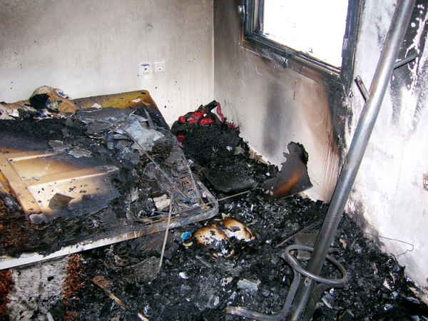 Δύο κακοποιοί έβαλαν φωτιά στο σπίτι που διέρρηξαν στη Βέργα