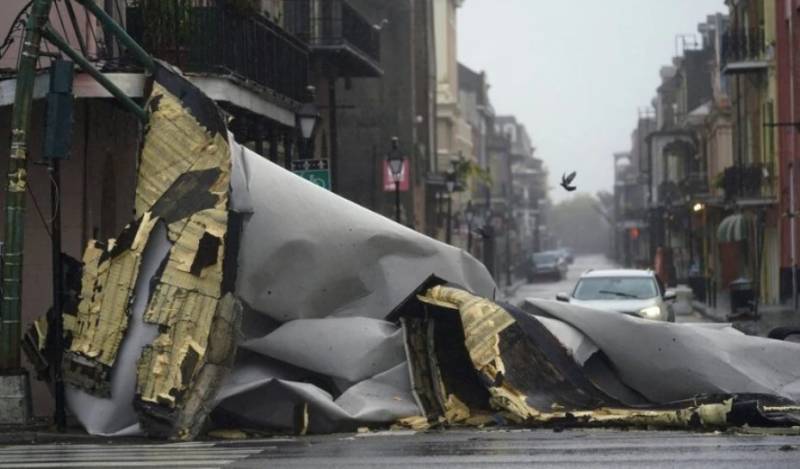 ΗΠΑ - Τυφώνας Άιντα: Χωρίς ρεύμα η Νέα Ορλεάνη