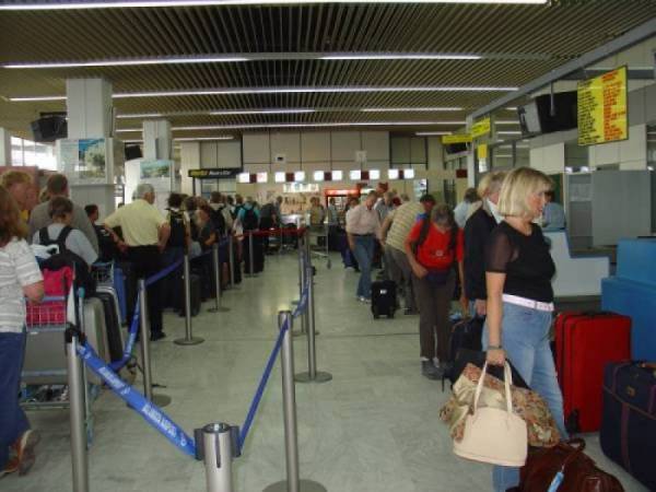 Διχογνωμία για το αεροδρόμιο Καλαμάτας μεταξύ Νίκα, Μανιάτη και ΣΥΡΙΖΑ