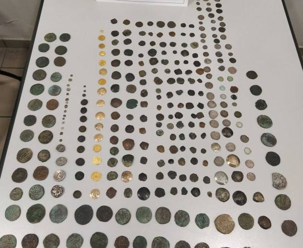 Μεγάλος αριθμός αρχαίων νομισμάτων κατασχέθηκαν στο λιμάνι της Πάτρας