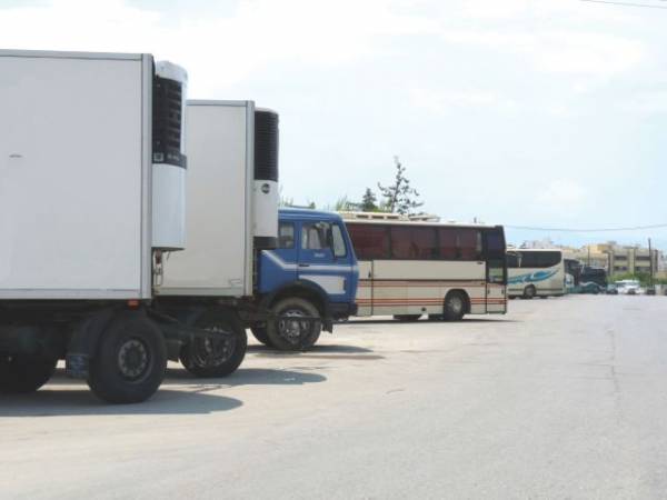 Καλαμάτα: Τέλος στη στάθμευση βαρέων οχημάτων στην Αρτέμιδος 