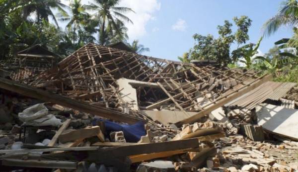 Ινδονησία: Τουλάχιστον 91 νεκροί από τον φονικό σεισμό