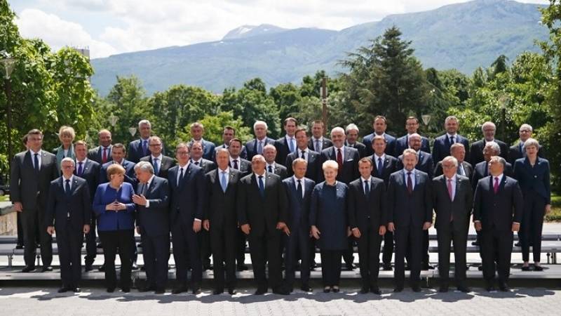 Η Ευρώπη υπόσχεται να ενισχύσει τους δεσμούς της με τις χώρες των Βαλκανίων