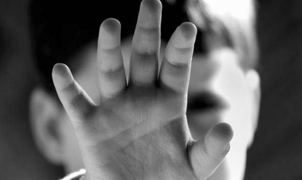 Τραγικές διαπιστώσεις με αφορμή τα κρούσματα σεξουαλικής κακοποίησης: Ανυπαρξία πλαισίου για τη στήριξη του παιδιού