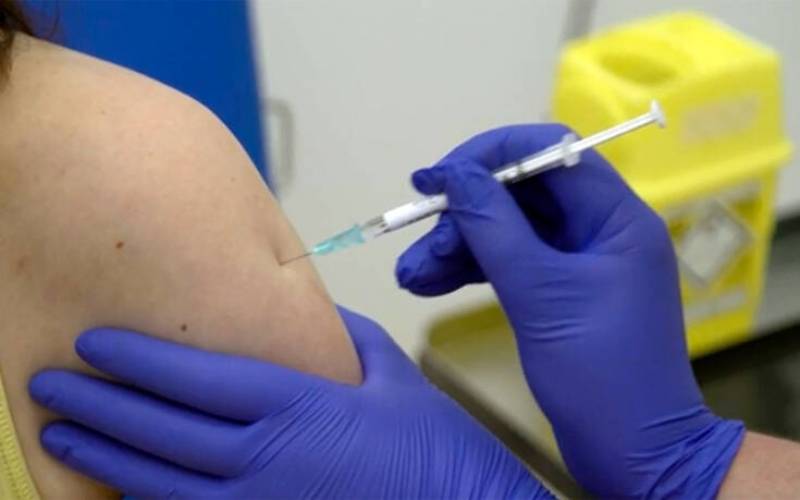 Σε ισχύ με τις επίσημες υπογραφές η σύμβαση της Κομισιόν με την AstraZeneca για το εμβόλιο κατά του κορονοϊού