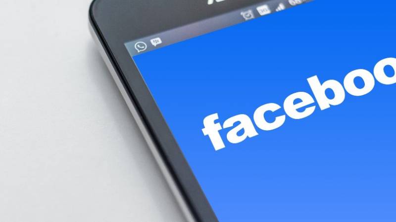 Facebook: Νέα απάτη με μηνύματα στο Messenger που «κλέβουν» κωδικούς (φωτό)