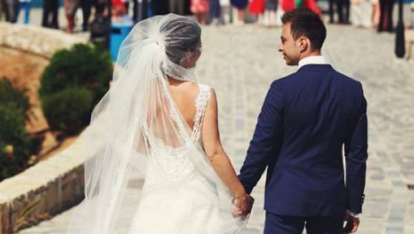 Κρήτη: Πρώην σύζυγος παρέδωσε τη νύφη στον γαμπρό
