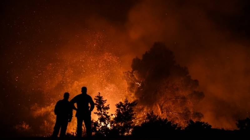 Συνεχίζεται η μάχη με τις φλόγες στην Εύβοια (Βίντεο)