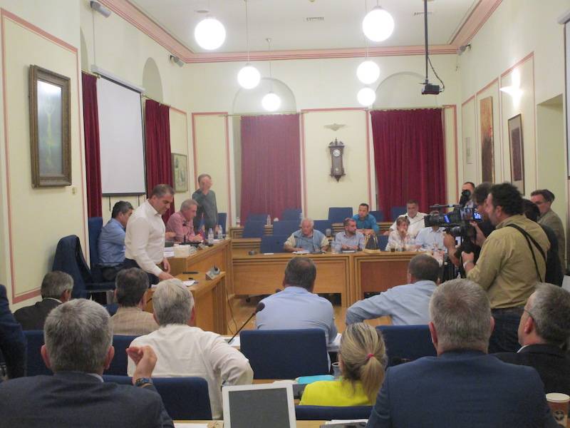 Θυελλώδης συνεδρίαση στο Δημοτικό Συμβούλιο Καλαμάτας: Ψήφισμα κατά της συνεργασίας Βασιλόπουλου με Κουκούτση