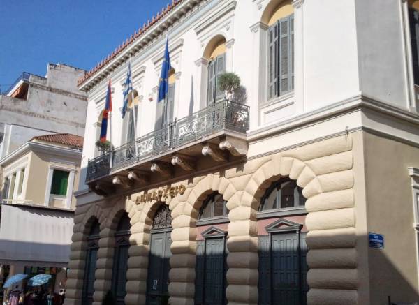 «Διαρκής απαξίωση του Δημοτικού Συμβουλίου από τον Νίκα» καταγγέλλουν οι μειοψηφίες, που αποχώρησαν