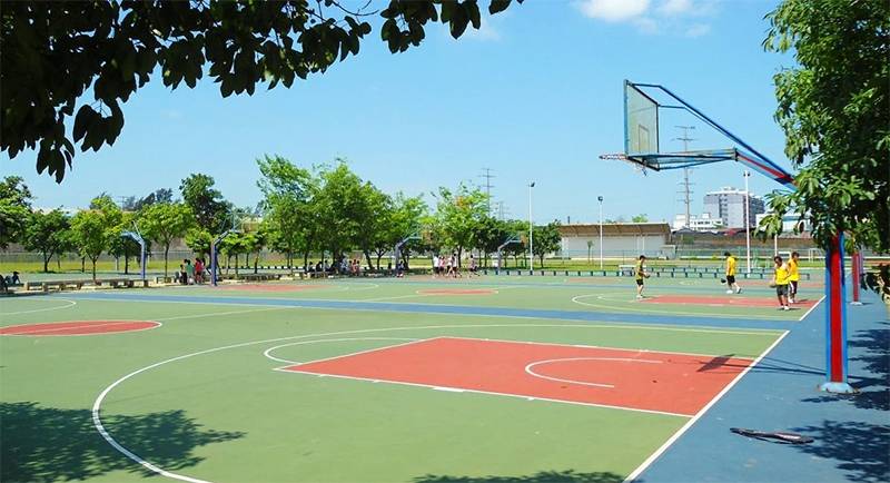 Εντυπωσιακό γήπεδο μπάσκετ - Φτιάχτηκε από 20.000 ανακυκλωμένα αθλητικά παπούτσια