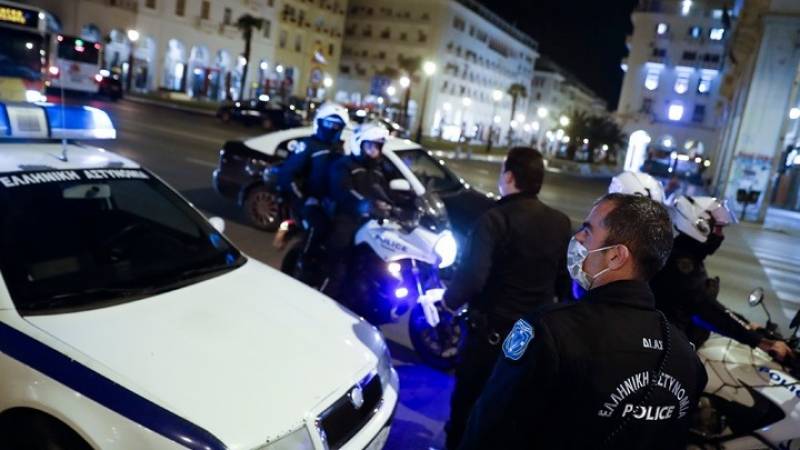 Θεσσαλονίκη: Νυχτερινές περιπολίες και συνεχείς έλεγχοι για τα μέτρα (Βίντεο)