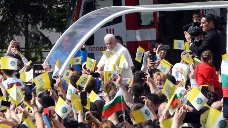 Πάπας Φραγκίσκος: Ανοίξτε τις καρδιές και τα σπίτια σας στους μετανάστες