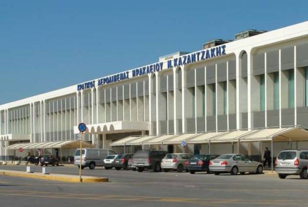 Πάνω από 40 συλλήψεις μεταναστών με πλαστά έγγραφα στο αεροδρόμιο Ηρακλείου