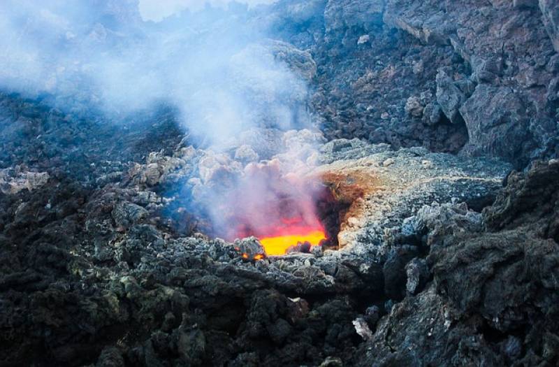 Έκρηξη στο ηφαίστειο της Αίτνας - Οι αρχές έκλεισαν το αεροδρόμιο στην Κατάνια