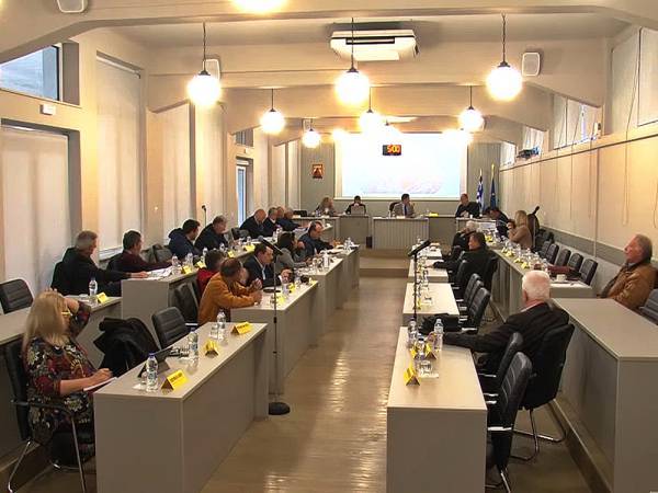 Περιφερειακό Συμβούλιο Πελοποννήσου: Αναβολή συνεδρίασης με... παρασκηνιακές προεκτάσεις