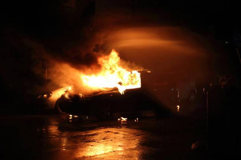 Οικογενειακός καβγάς αναστάτωσε τη Μεσσήνη: Έβαλε φωτιά στο αυτοκίνητο του πατέρα του!