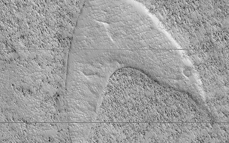 Η NASA βρήκε το σύμβολο του στόλου του «Σταρ Τρεκ» στην «Ελλάδα» του Άρη