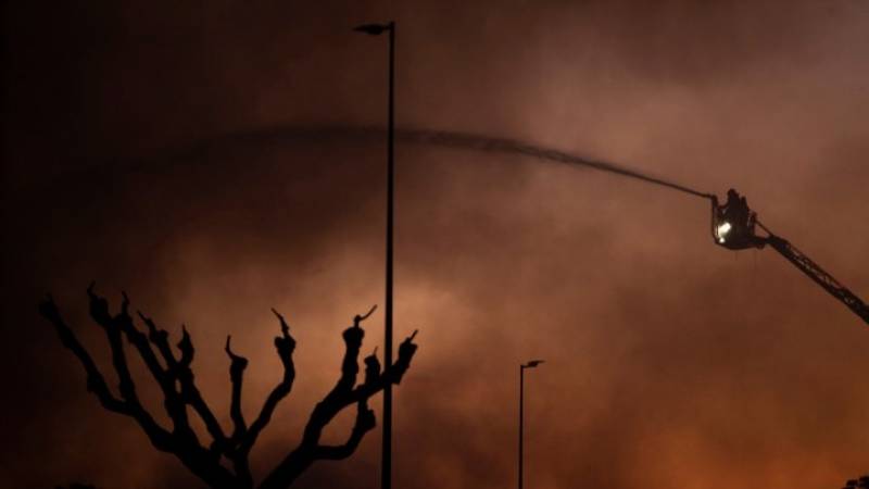 Μαίνονται δεκάδες πυρκαγιές στη βόρεια Ισπανία