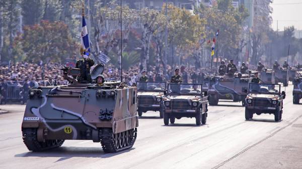 Εορτασμός της 25ης Μαρτίου: Κορύφωση των εκδηλώσεων με τη μεγάλη στρατιωτική παρέλαση στην Αθήνα (βίντεο)