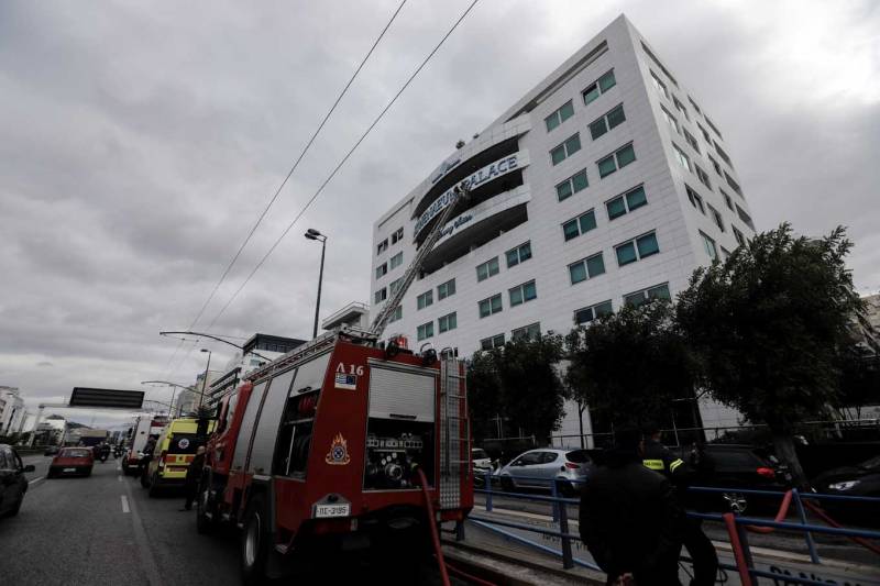 Πυρκαγιά σε ξενοδοχείο στη λεωφόρο Συγγρού - Απεγκλωβίστηκαν 5 άτομα