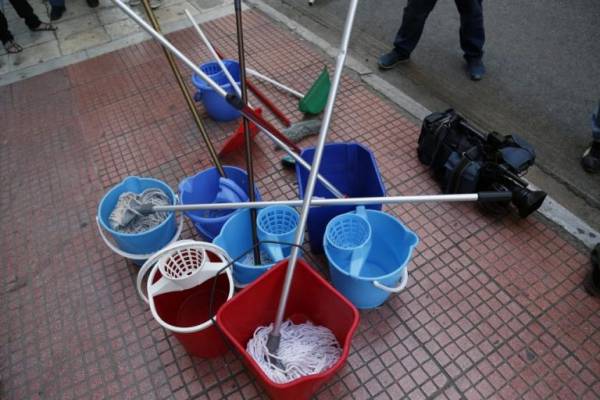 Μόνιμη εργασία ζητούν οι εργαζόμενοι στην καθαριότητα των σχολείων