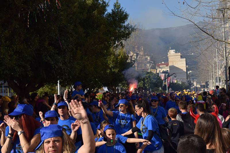 Καλαματιανό Καρναβάλι: 3.500 καρναβαλιστές στους δρόμους της πόλης