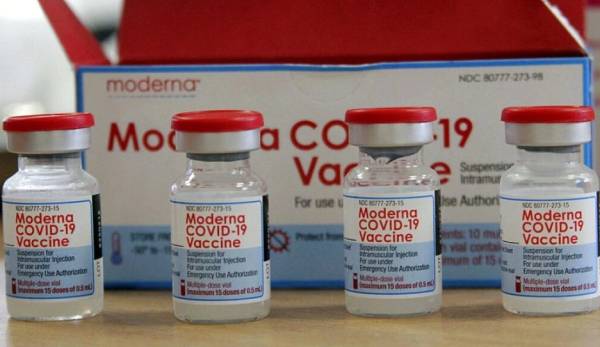 Κορονοϊός: Επικαιροποιημένα εμβόλια κατά των υποπαραλλαγών της Όμικρον αναπτύσσει η Moderna