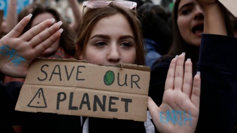 Πορεία μαθητών για την κλιματική αλλαγή, στο κέντρο της Αθήνας