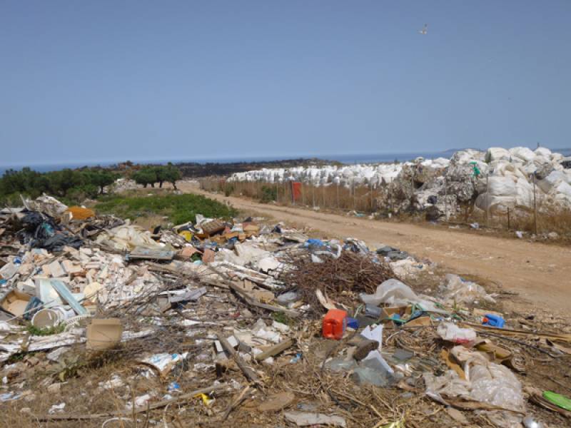 Αναμένοντας τις ανακοινώσεις Τσίπρα για την ΤΕΡΝΑ: Σκουπιδομαχίες σε τρία μέτωπα