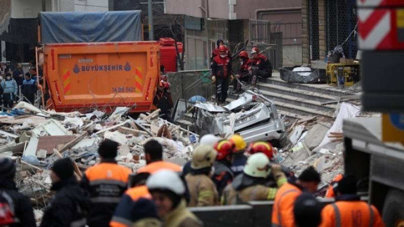 Στους 21 αυξήθηκαν οι νεκροί από την κατάρρευση πολυκατοικίας στην Κωνσταντινούπολη