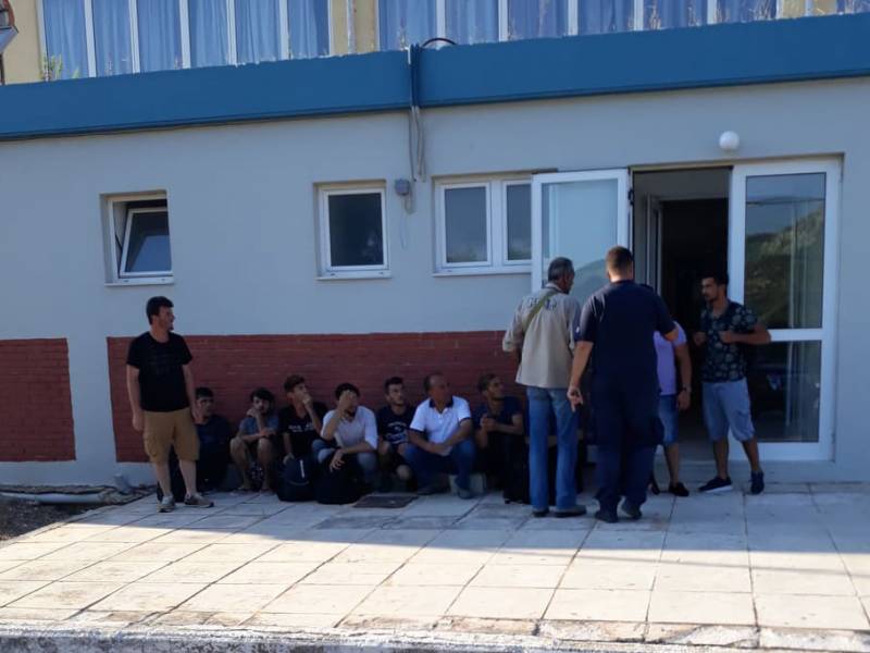 Συλλήψεις δύο Αζέρων για τη μετακίνηση μεταναστών ανοιχτά της Μεσσηνίας