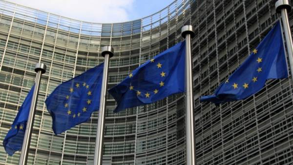 Sueddeutsche Zeitung: Κανονισμός της Κομισιόν προτείνει είδος ευρωομολόγων «από την πίσω πόρτα»