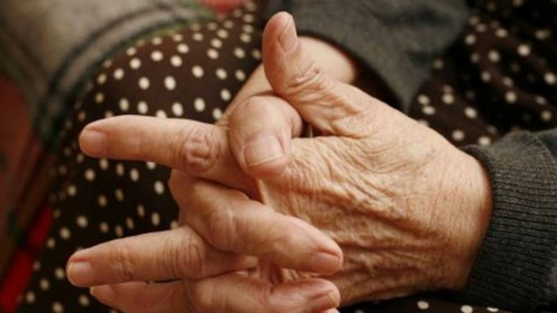 Πιερία: Λήστεψαν 82χρονη, προσποιούμενοι υπαλλήλους της ΔΕΗ