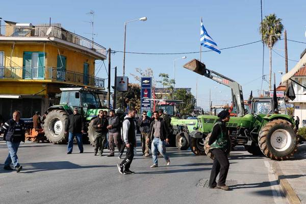 Μπλόκα αγροτών και στη Μεσσηνία