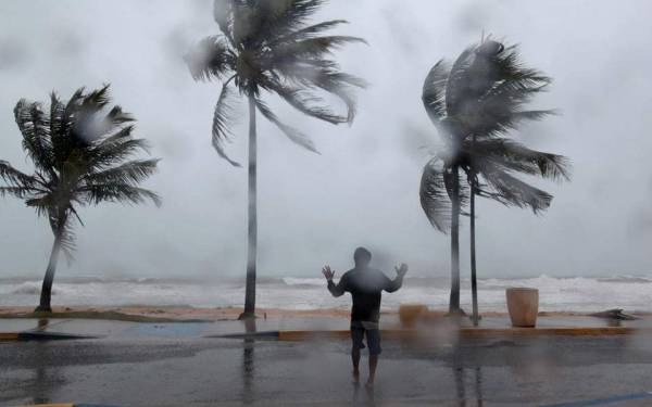 Σε κατάσταση έκτακτης ανάγκης η Χαβάη ενόψει της επέλασης του τυφώνα Lane