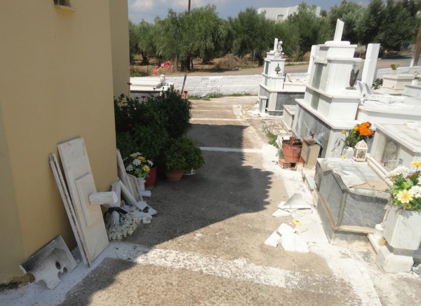 Βανδαλισμοί τάφων στο Νεκροταφείο Σπερχογείας 