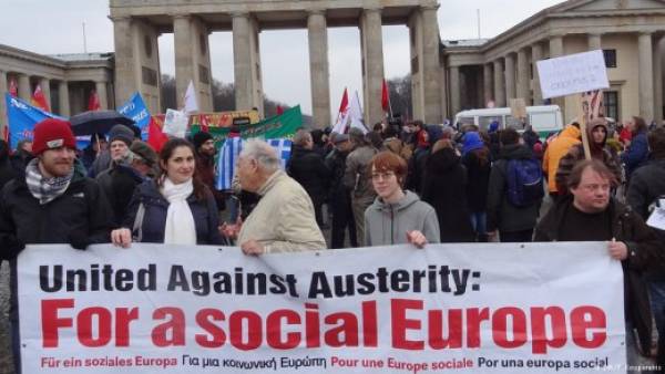 Διαδήλωση αλληλεγγύης στο Βερολίνο: «Η Ελλάδα δεν είναι μόνη της»
