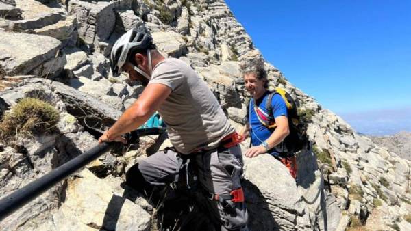 Οροπέδιο Λασιθίου: Ορειβάτες ανέβηκαν σε υψόμετρο 2.000 μ. και έφτιαξαν το δίκτυο ύδρευσης